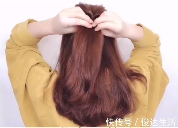 发型师 女学生编完仙女款发型后,给人感觉格外清爽,网友:真的成仙女了