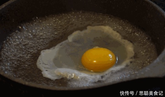 方法|做水煮荷包蛋,牢记1招,不粘锅不起沫,个个完整好看,方法好使