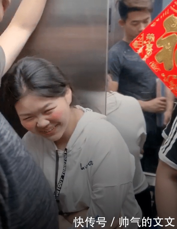 健身|有一种绝望叫被7名健身教练堵在电梯间!女孩花钱受罪!