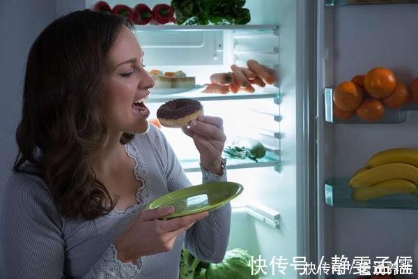 家里不起眼的地方，竟是霉菌藏身地，不想得病，劝你勤快点