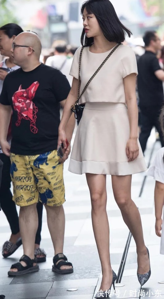 高跟|丝袜高跟连衣裙美女,身材苗条短发清爽