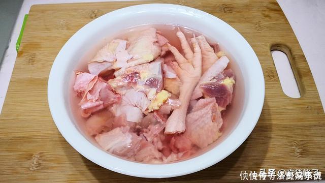 鸡块|炖鸡汤，记住放“1白1黄1红”，炖出的汤汁浓郁不油腻，无腥味