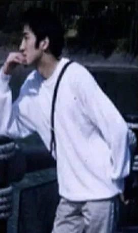 场面|当黄哲勋遇上E杯小姐姐,胸肌完全不输,场面一度十分尴尬