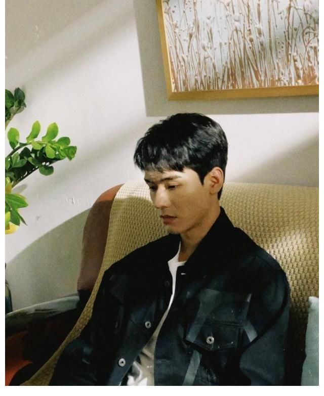 路透|中餐廳周也龔俊兄妹情不減，丁真干活踏實(shí)，黃曉明太沒存在感