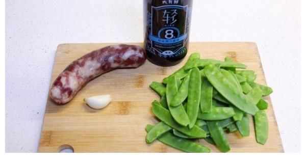 美味|荷兰豆炒腊肠,聚会家宴素菜之一,美味又营养。