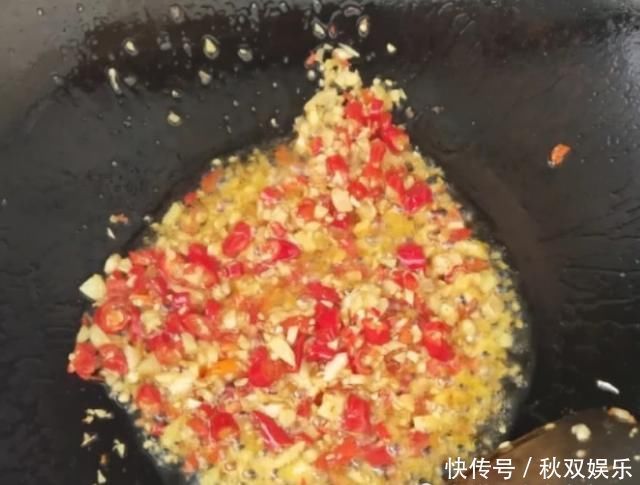 鱼头这样做最好吃,鲜美无腥味,不仅闻着香,吃起来也让人很馋