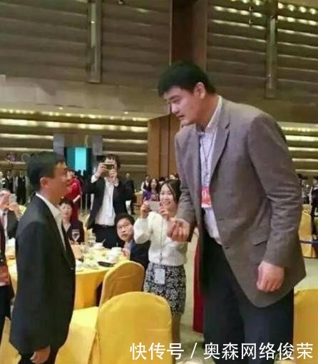 历史|精选一组有趣的历史老照片;金庸与夏梦的合影