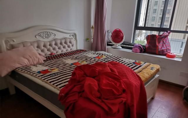 这个城市|娶了个邋遢媳妇,32万装修的新房半年乱成狗窝,客厅不堪入目