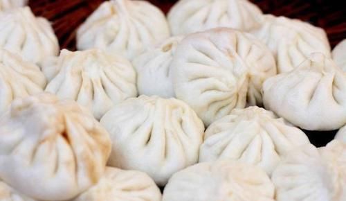蒸包子时，直接加水蒸大错特错，多加三个步骤，包子白嫩又松软