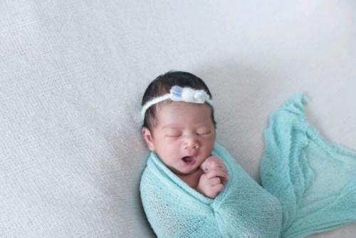 科学|宝宝出生后，第一个抱娃的不能是这三种人，医生：是有科学道理的