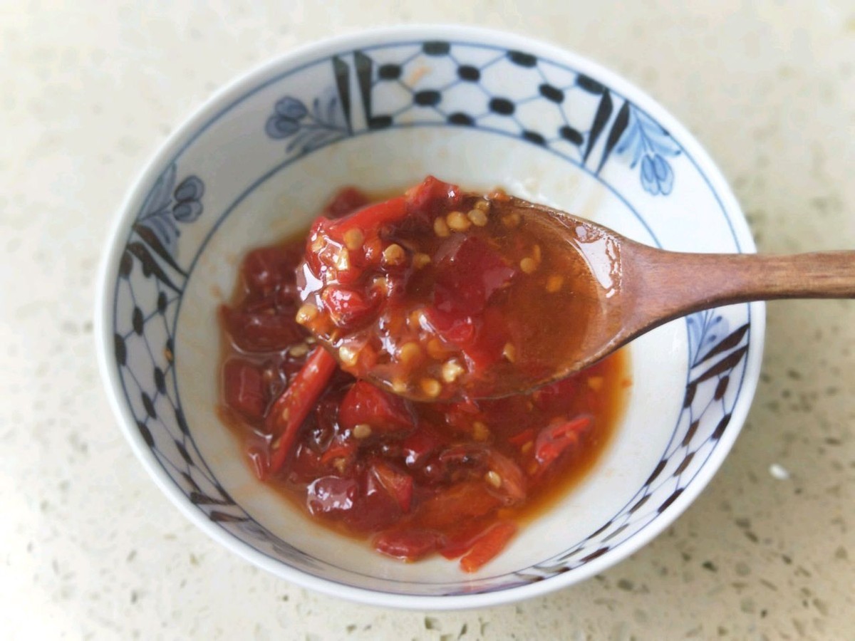 豆腐和剁椒的完美搭配,做法简单,香辣开胃,好吃到停不下来