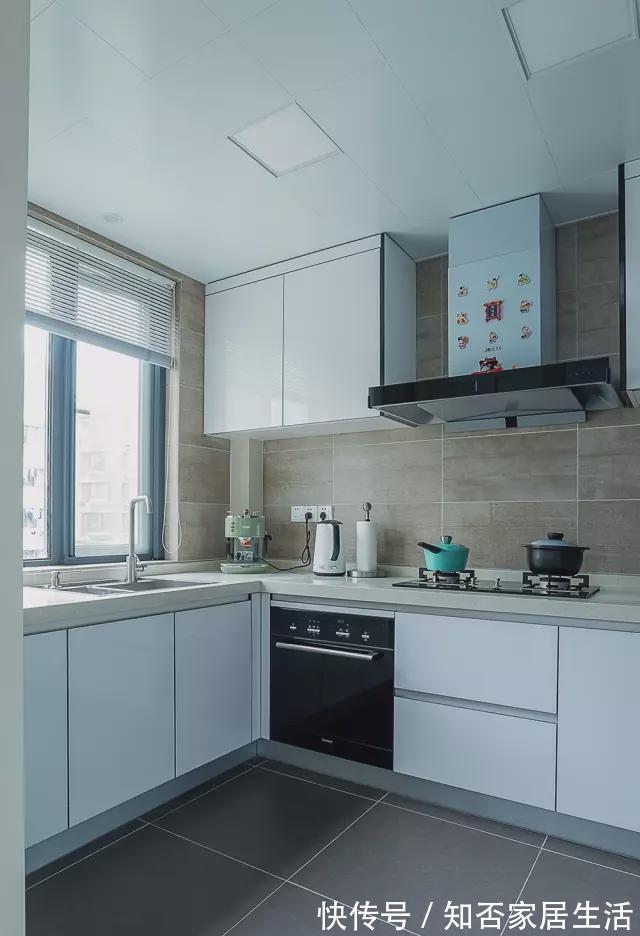 背景墙|108平的现代简约风二居室，花25万来装点这个婚房