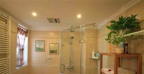 卫生间|老婆坚持装新房时把洗手台放卫生间外，入住后才知这决定多正确