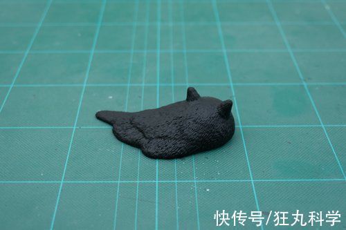 长颈狗|全球的猫都想屏蔽这个日本人,他到底做了多少沙雕手办?