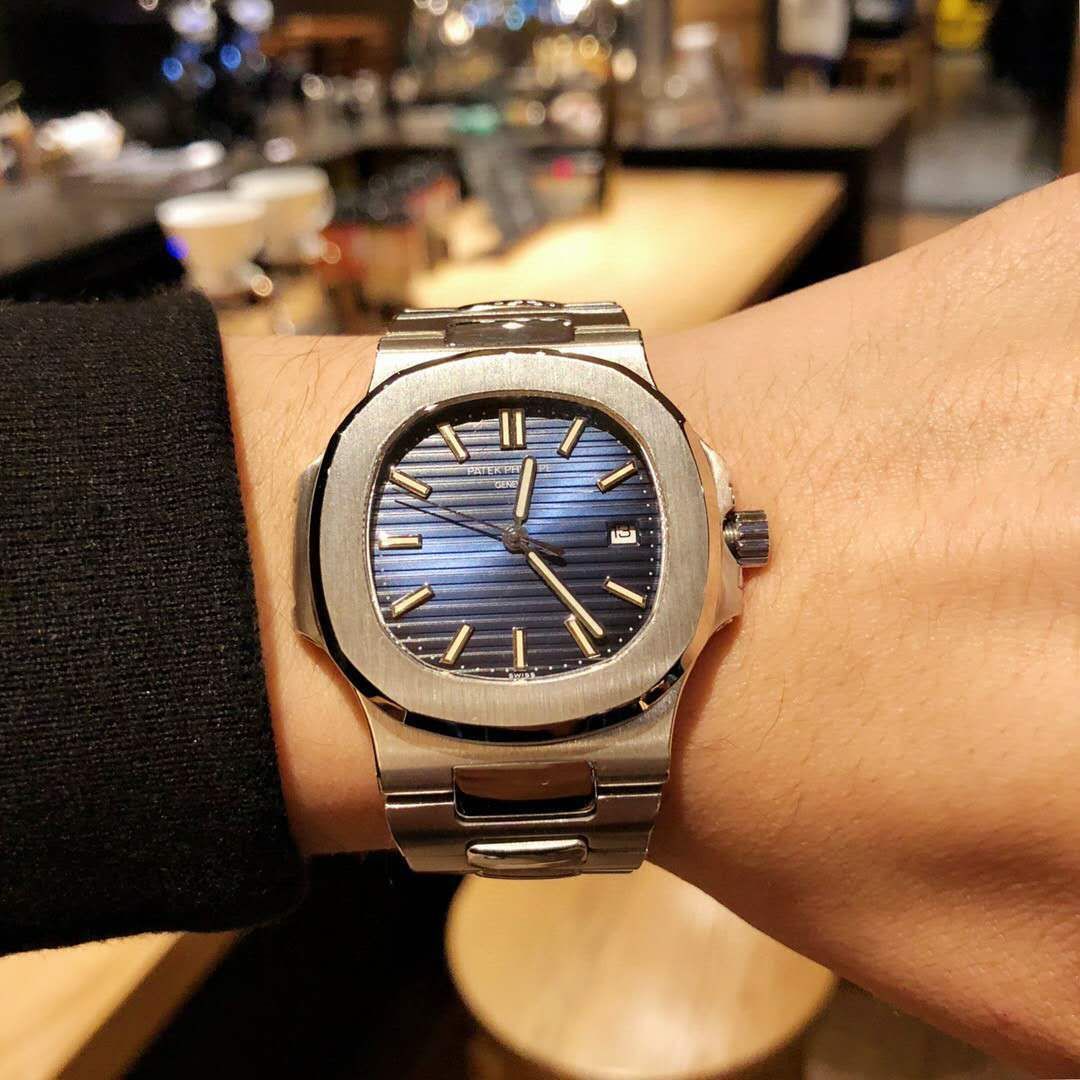 辉哥@将表王百达翡丽戴在手上是什么感觉?我飘了