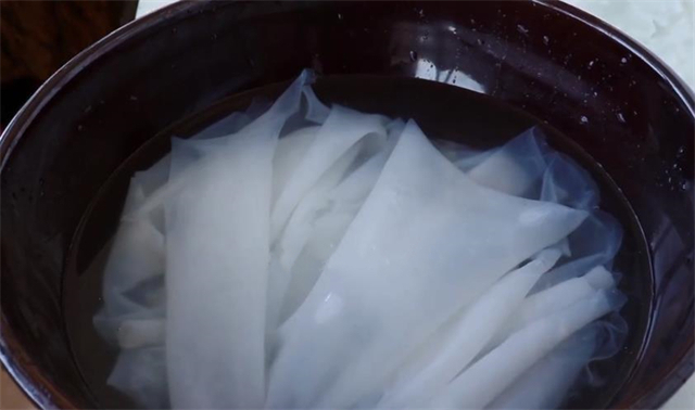 小米椒|不用和面揉面洗面,教你在家轻松做粉皮,筋道柔软又好吃