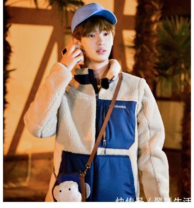 第九期《极挑》海报,嘉宾穿校服,唯独黄明昊和飞行嘉宾不一样