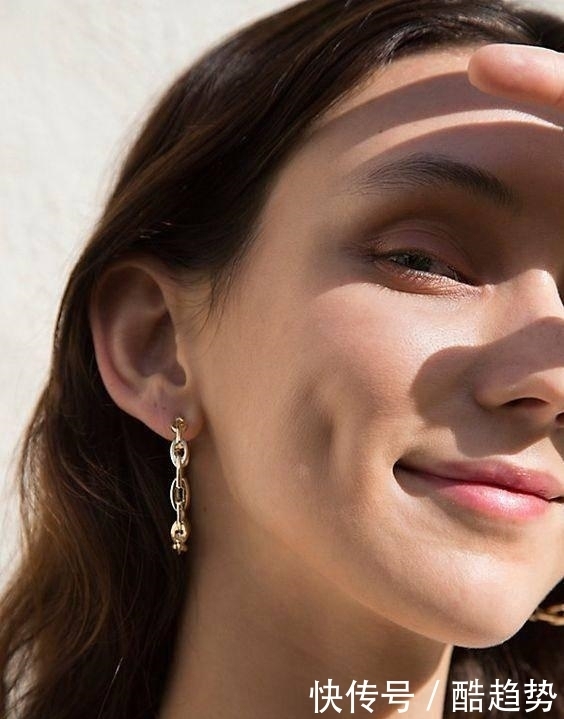 面部ps？有了它，痘印花脸都救活了，保湿度更无可挑剔