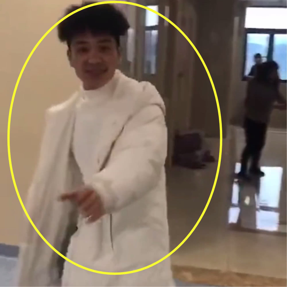 小棉袄|产房外的爸爸得知自己有了女儿,开心的跳起来,护士笑惨了