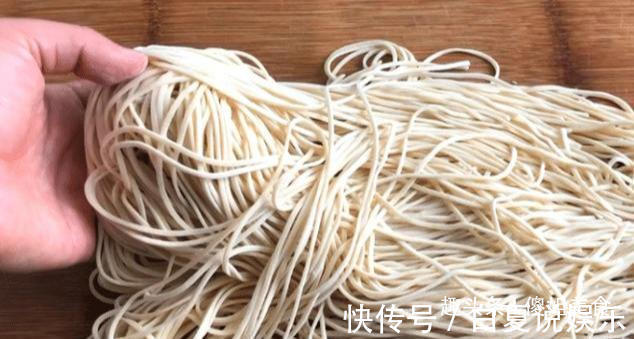 面条最过瘾的吃法,我家早餐隔3差5做,一大锅不够吃,太香了