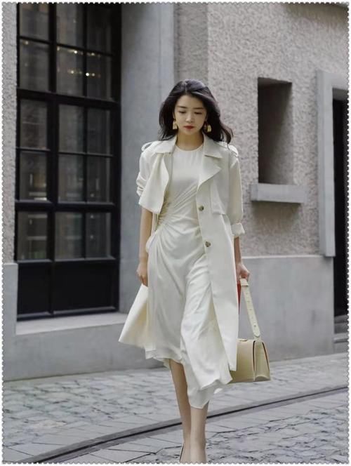 早春穿风衣，颜色和搭配这样选，远离路人感