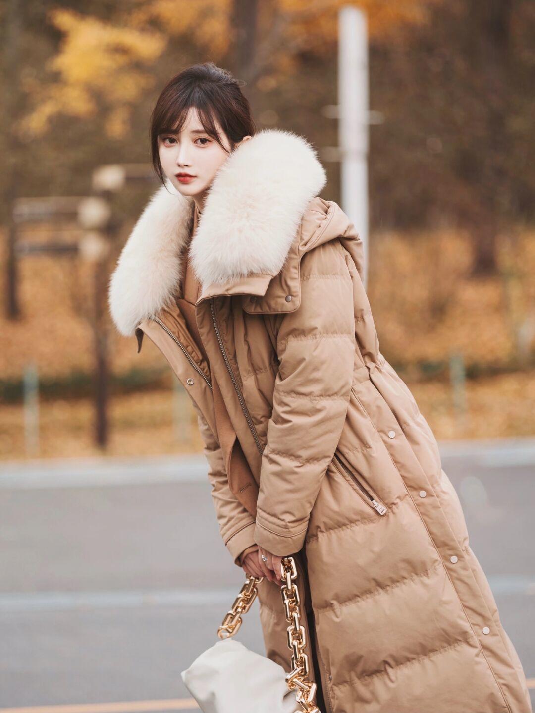 真正优雅的女人,冬季都穿“羽绒服”,这些造型适合普通人借鉴