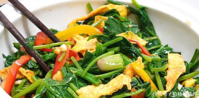 翠绿|做菠菜要不要焯水很多人都做错了,教你正确吃法,翠绿爽口营养