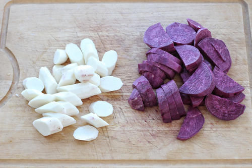 山药加紫薯做成松软小饼，营养翻倍有益身体健康，比包子馒头简单