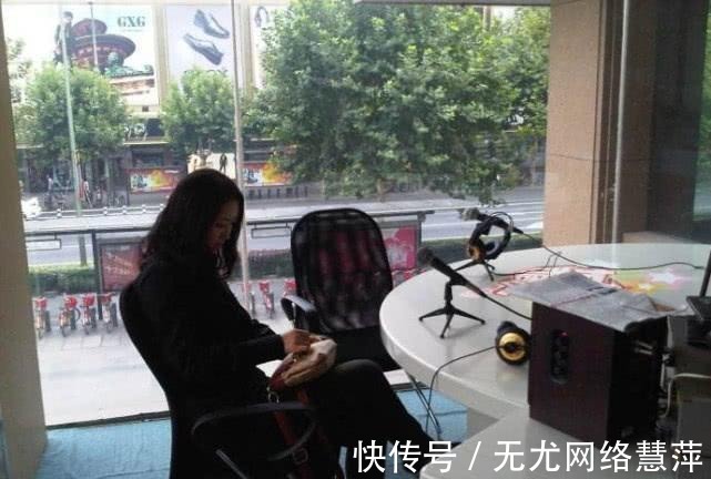 凰权|她是知名的美女作家, 生活中是一名女警察, 靠小说一炮而红