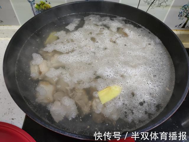 腥味|煮排骨汤时，记住“2不放2窍门”，肉质软烂脱骨，汤鲜无腥味