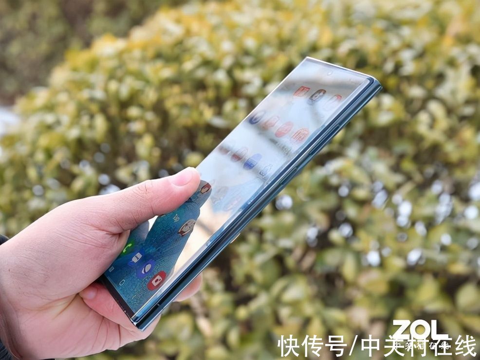 全新一代|6.8英寸巨屏四边等宽，三星Galaxy S22 Ultra上手图赏