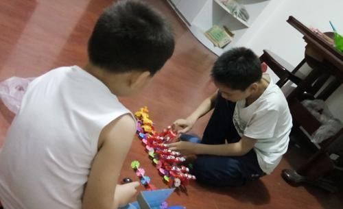 亮亮|孩子生日礼物收到一个娃娃,拆开吓哭了,有些玩具别送娃