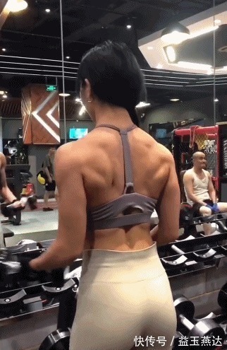 妹子|中国妹子拿下比基尼冠军,只用三个月,还用手臂夹碎苹果