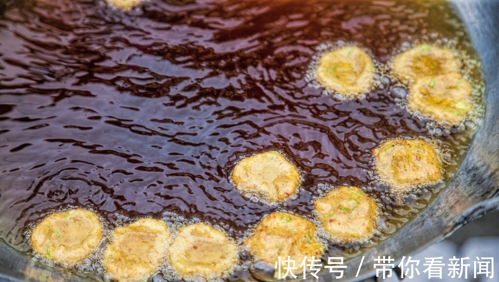 丸子|炸丸子，记住不要放面粉和淀粉，教你正确方法，外酥里嫩又弹牙