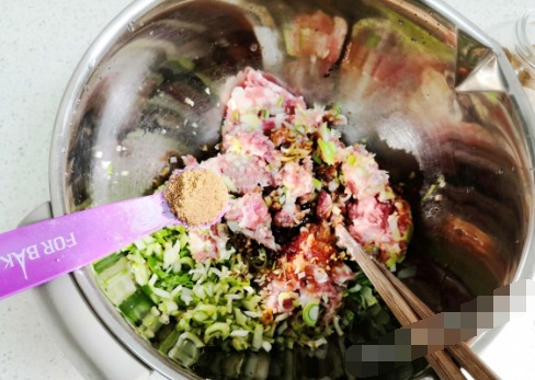 提鲜|馄饨我家每周必做,要想馅儿鲜香必须加点这调料,提鲜效果特别棒