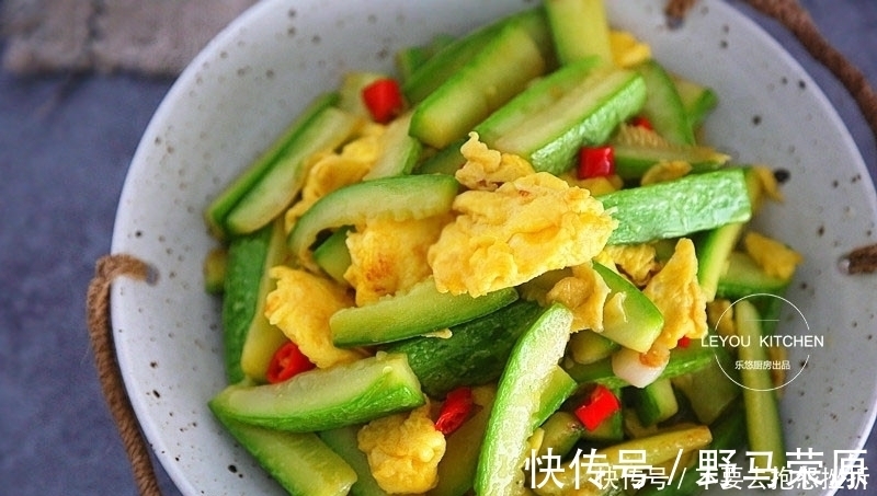 好吃|炒一盘西葫芦出少半盘汤?掌握3点,入味好吃,还不易出汤