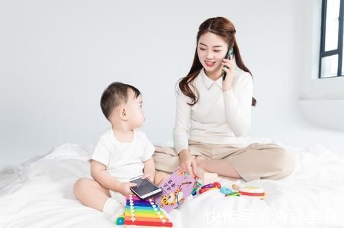 二胎家庭|二胎全职妈妈生活有多难?把二宝哄睡后,老公还眼巴巴看着