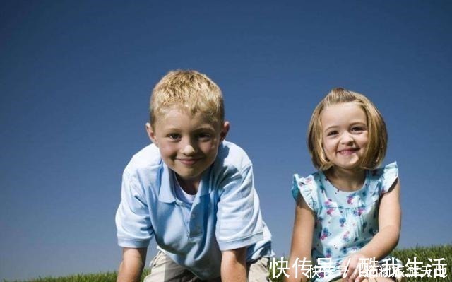 孩子|情商高的孩子,从小就有这4种表现,长大后会很受欢迎