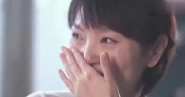 妈妈|5岁女儿自己睡2米大床,却总说“很挤”,妈妈看完监控后泪目