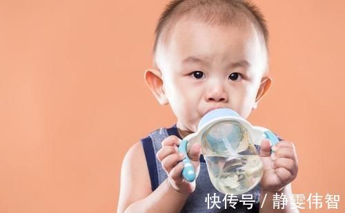 补充水分|纯母乳的宝宝第几个月可以喝水?喝水时需要注意什么?