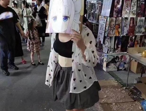 cos|年年漫展都有神COS,今年这个保安我觉得还行