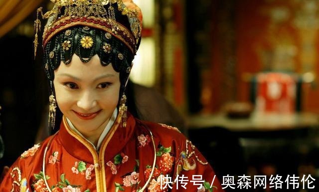 贾府|王熙凤在贾府活得并不轻松, 却在这三个男人这里得到了满足