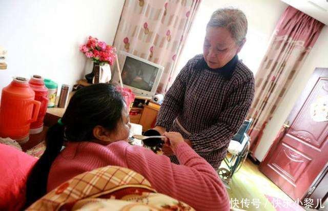 妈妈|女儿远嫁农村,发来婆婆做的月子餐照片,妈妈表示这下没嫁错人