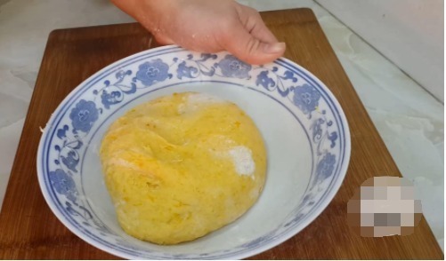 麻花|1个南瓜，2个鸡蛋，不用一滴水，做法比麻花简单，比南瓜饼都好吃