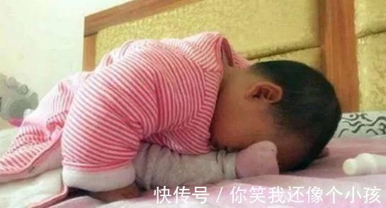 宝宝|妈妈掀开被子,被宝宝“奔月”睡姿笑趴,网友:是你吗?嫦娥仙子