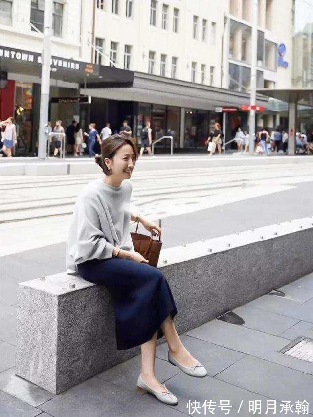 这位韩国 大妈 不简单 穿衣日常不复杂 50岁穿出30岁感觉 粉紫色 这位韩国 大妈 不简单 穿衣日常不复杂 50岁穿出30岁感觉 粉紫色