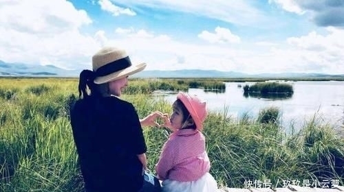 暖男|萌娃看妈妈衣服“破”了,伸出小手帮忙遮挡,网友:是个小暖男