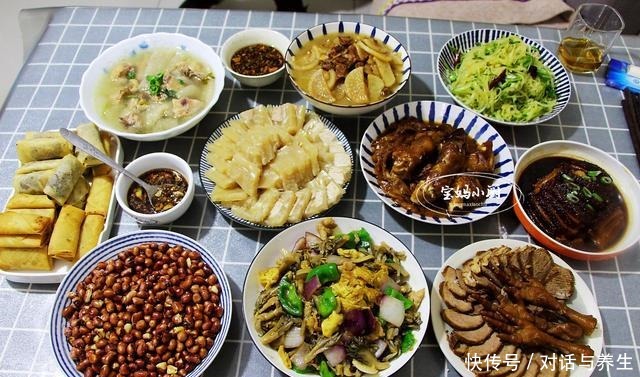 朋友来拜年,做了10道菜来招待,有荤有素有面子,吃着胃里舒服!