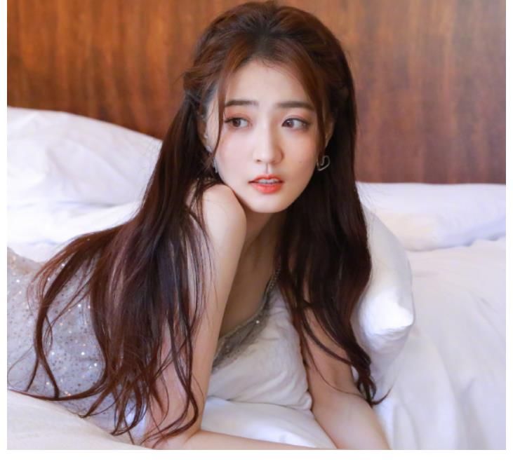 徐璐|徐璐的坎坷一生,直播带着猫咪上镜忘开美颜,真实颜值让人看呆