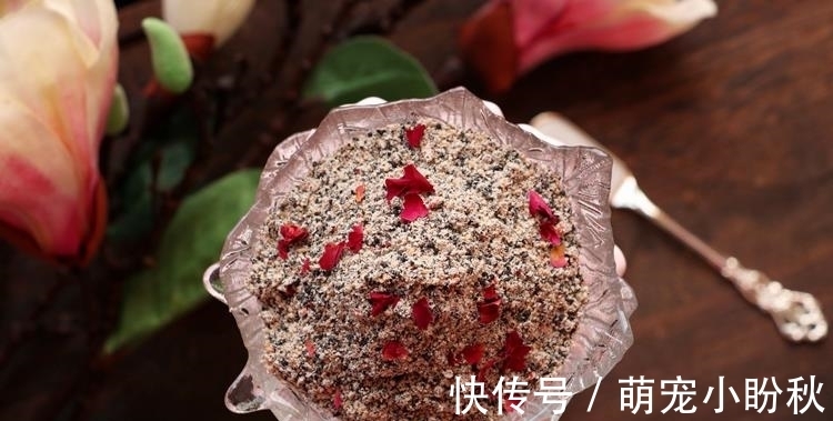 芝麻|秋季,少吃板栗花生多吃它,多买点炒好囤起来,放到冬天吃特省事